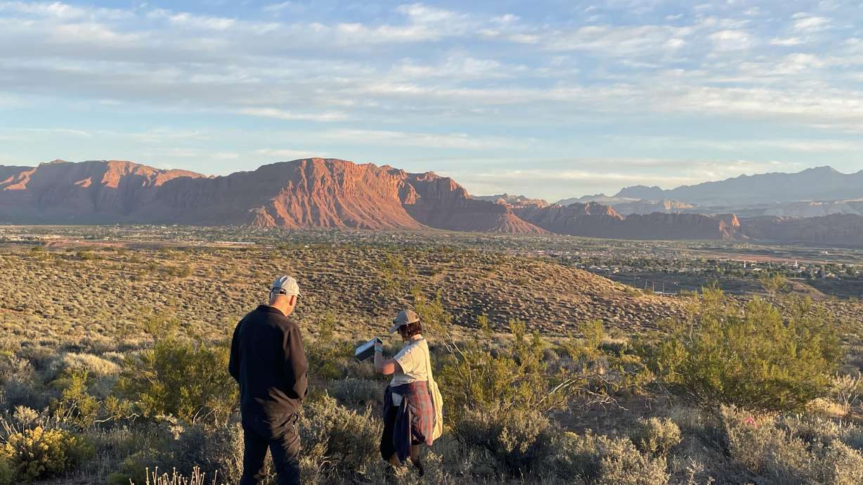 Des chercheurs de l'Université de l'Utah collectent des échantillons pour cartographier la propagation de la fièvre de la vallée par les spores de terre